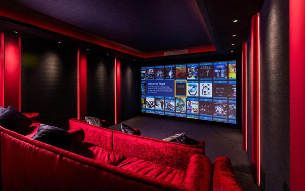 home cinéma dans une salle de cinéma privé